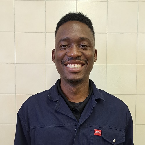 Victor Ngobe : Vet Assistant